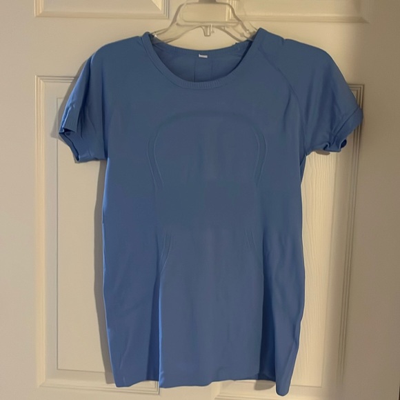 BLUE LULULEMON SWIFTLY TECH SIZE 8 - Picture 1 of 4